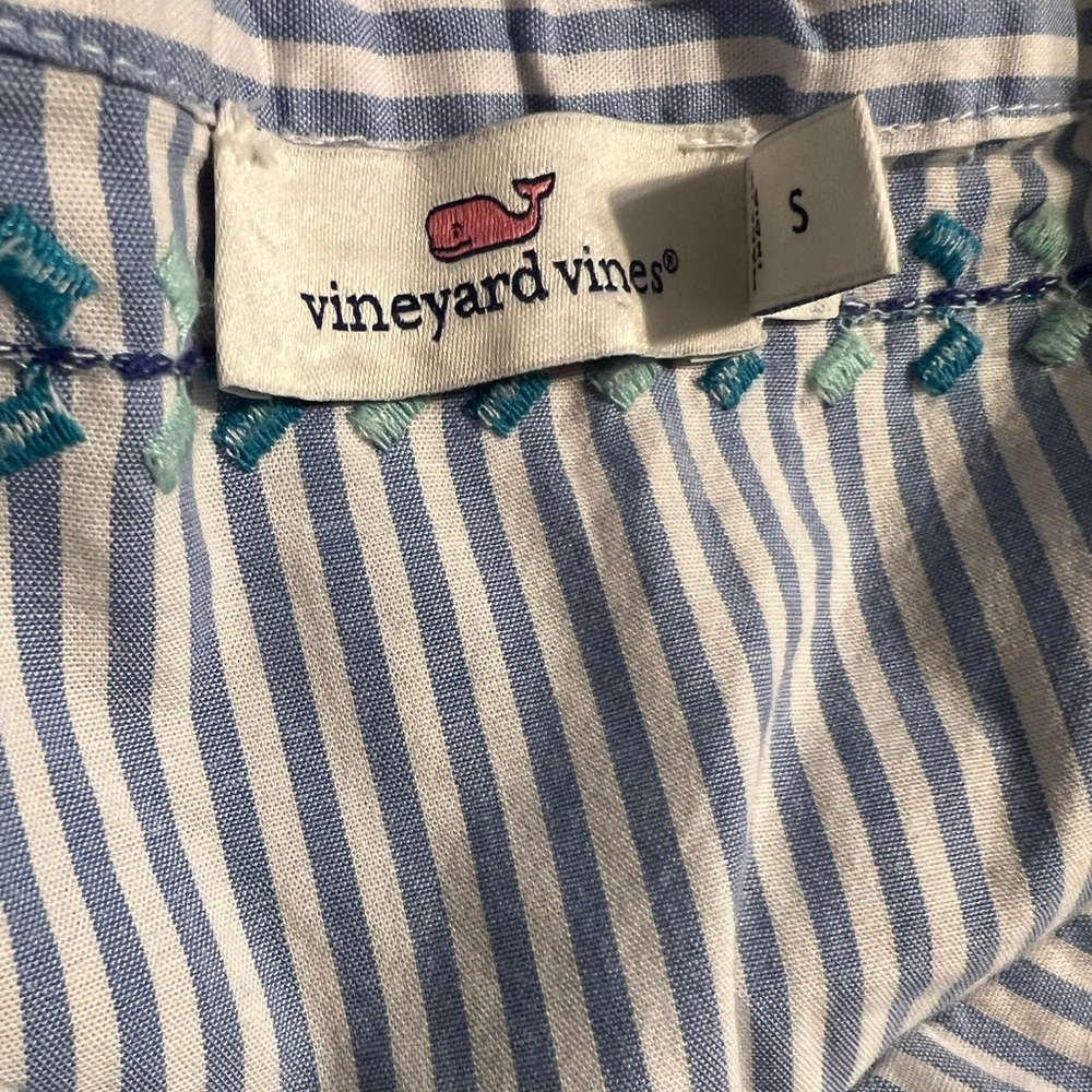 Vineyard Vines Seersucker Embroidered Savannah Top🌹 - Picture 9 of 10